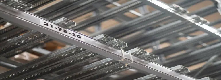 ¿Qué son los perfiles de aluminio? Descubre cómo se colocan y qué tipos hay 3 diversos anaqueles de alumino