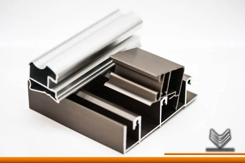 diversas piezas de aluminio anodizado