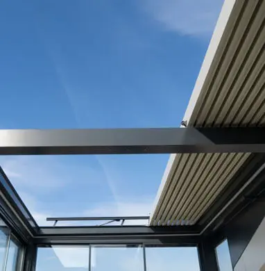 ¡Aprende a construir pérgolas de acero inoxidable de una forma sencilla! 15 Diseño de una pérgola con estilo retráctil