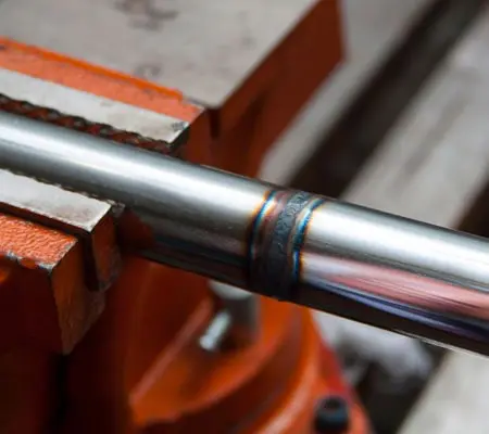 ¿Qué son las barras de aluminio? Conoce cómo se usan 3 Soldadura de una barra de aluminio