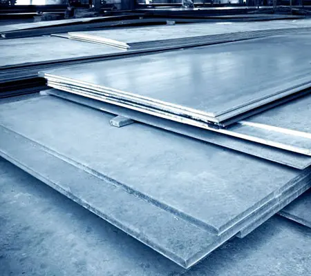 Tipos de láminas de Acero Inoxidable ideales para tu proyecto 4 tipos de lamina de acero inoxidable apiladas en una fabrica