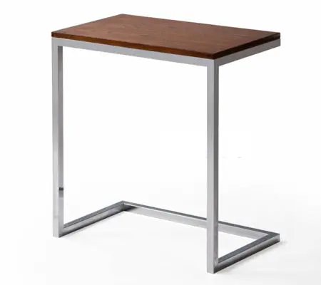 ¿Qué es un caballete de Acero Inoxidable? ¡Descúbrelo aquí! 6 Caballete de metal para una mesa de madera barnizada
