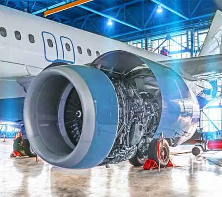 ¿Qué es el PTR de acero inoxidable? Usos y propiedades 4 Motor de aeronave construida con distintos perfiles de acero inoxidable, entre ellos el PTR