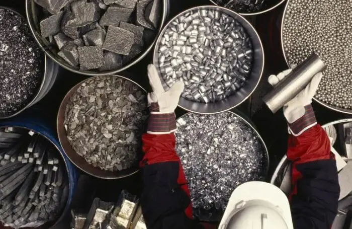Conoce la metalurgia, sus diferentes tipos y procesos 2 Diferentes tipos de minerales comunes en la metalurgia dentro de tambos industriales