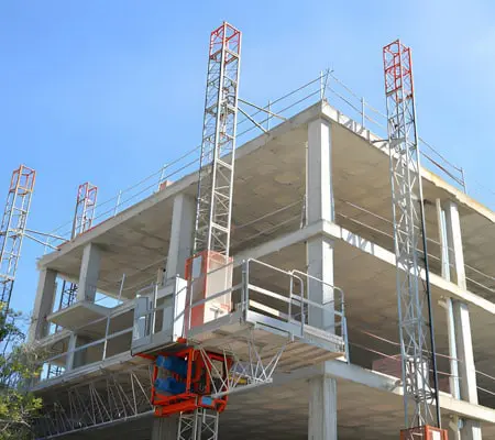 ¿Qué son y para qué sirven los andamios? 9 Andamios de cremallera en la construcción de un edificio