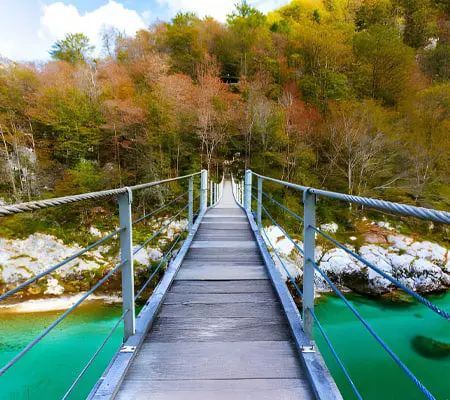 Pasarelas metálicas: ¿Cuál es su función? 4 Pasarelas arquitectónicas tipo Atlas