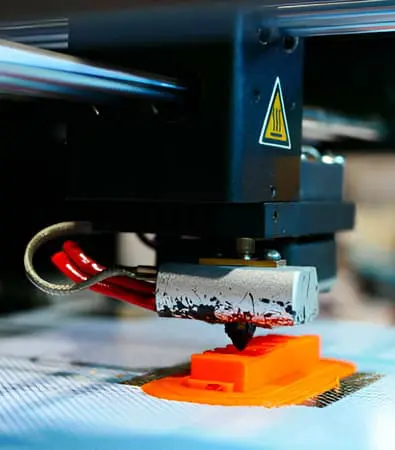 Industria 4.0: La Cuarta Revolución Industrial ya está Cambiando al Mundo 8 Impresora 3D realizando un prototipo