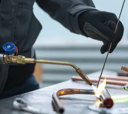 Soldadura de aluminio: Descubre 8 Técnicas para hacerlo efectivamente 5 Soldadura de pieza metálica con antorcha y varilla de aporte - Soldadura de aluminio